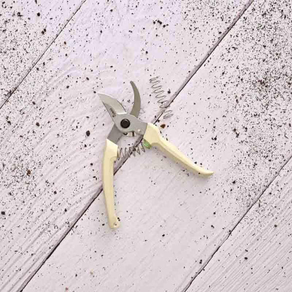 Buy UGAOO Gardening Bypass Pruner Garden Tools from Vaaree