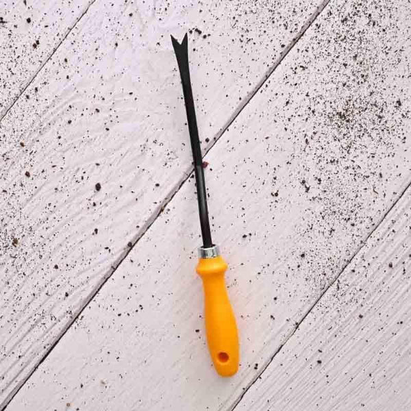 Buy UGAOO Gardening Single Prong Weeder With PVC Handle Garden Tools from Vaaree