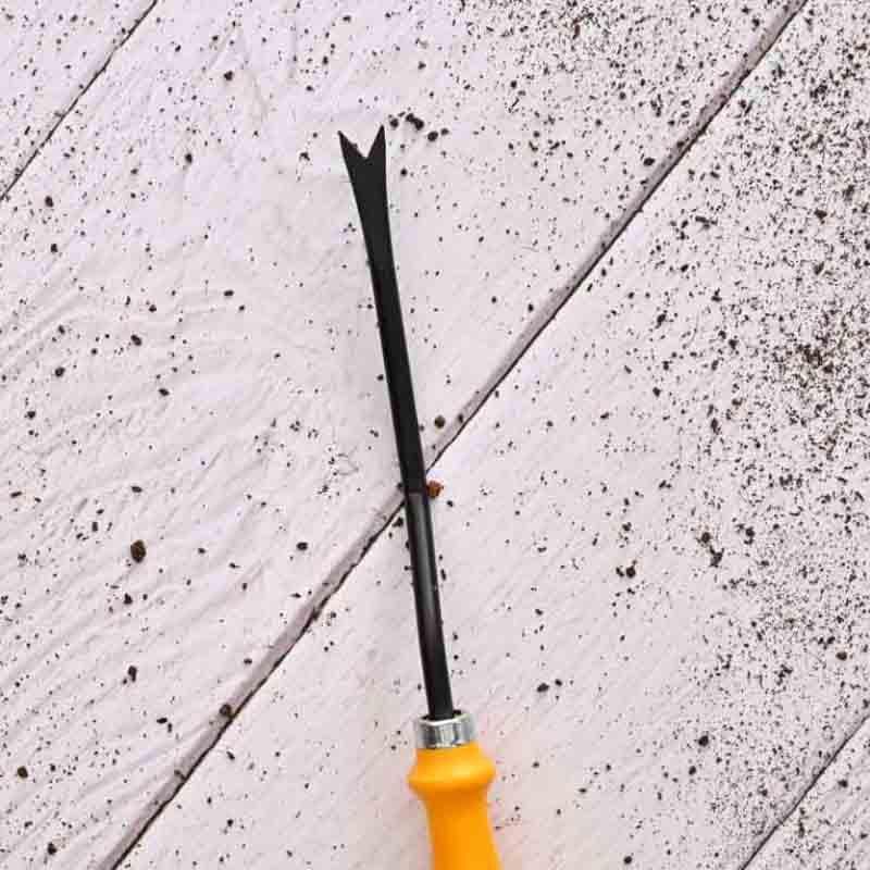 Buy UGAOO Gardening Single Prong Weeder With PVC Handle Garden Tools from Vaaree