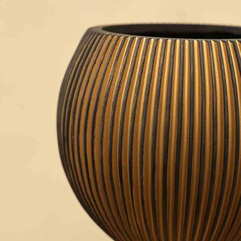 Buy UGAOO Planter Vase Ball Groove - Black & Gold Pots & Planters from Vaaree