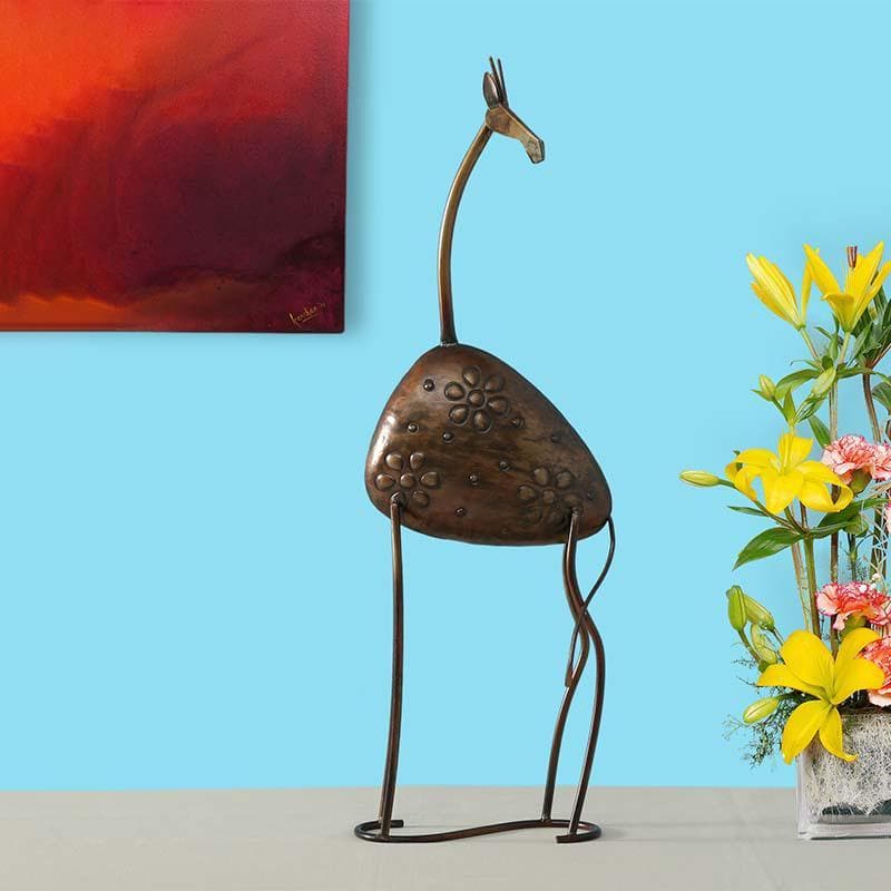 Buy Mini Giraffe Statue Showpieces from Vaaree