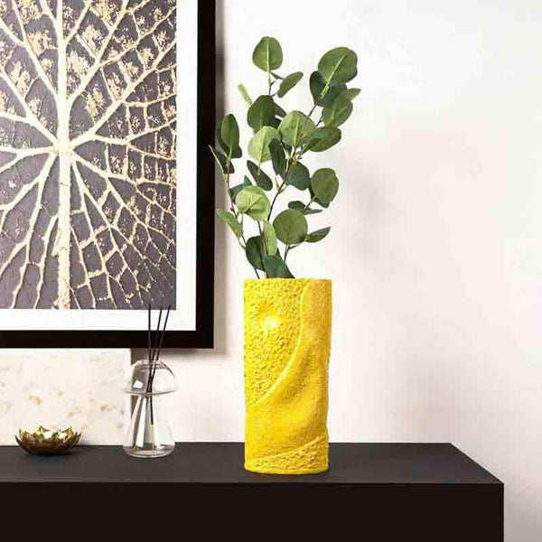 Buy Poppers Vase Vase from Vaaree